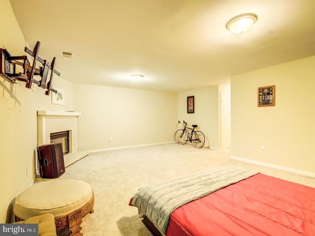 7112 LAKE COVE DR, Alexandria, VA 22315