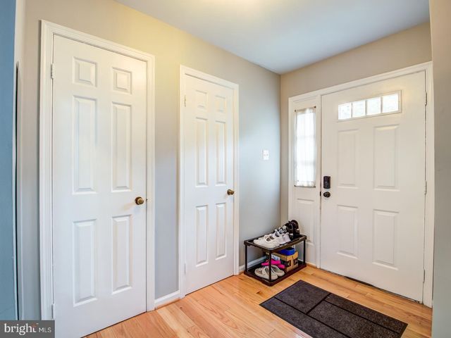 7112 LAKE COVE DR, Alexandria, VA 22315