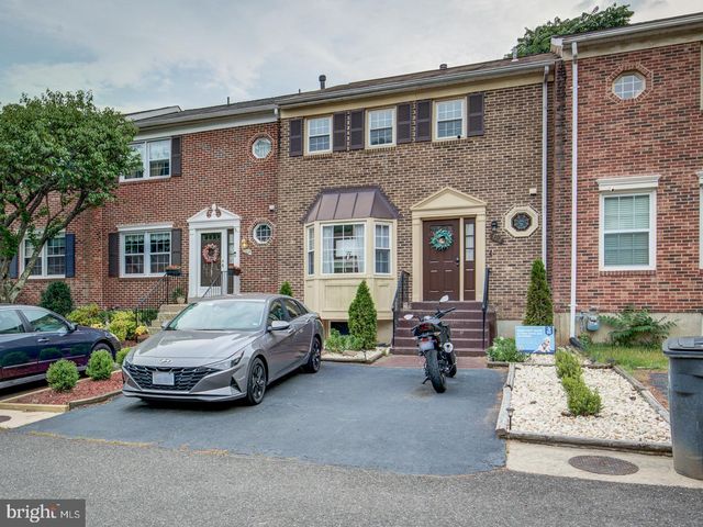 7112 LAKE COVE DR, Alexandria, VA 22315