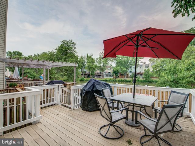 7112 LAKE COVE DR, Alexandria, VA 22315