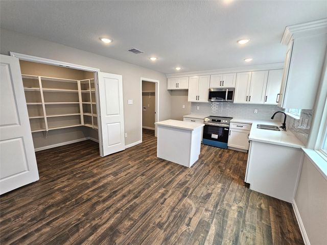 10846 Kirktown Drive, Houston, TX 77089