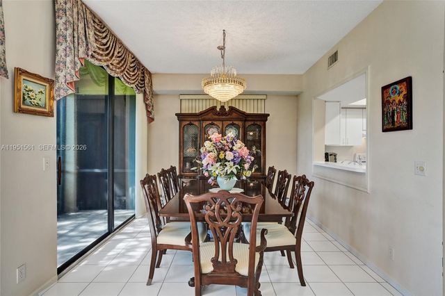 10530 NW 10th St B-125, Plantation, FL 33322