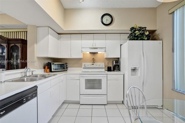 10530 NW 10th St B-125, Plantation, FL 33322