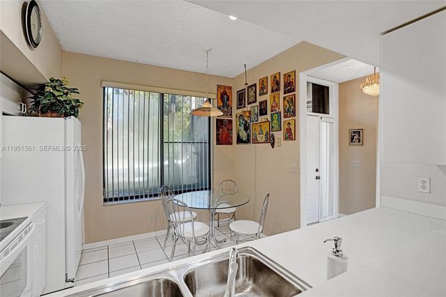 10530 NW 10th St B-125, Plantation, FL 33322