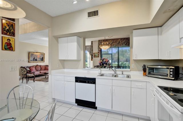 10530 NW 10th St B-125, Plantation, FL 33322