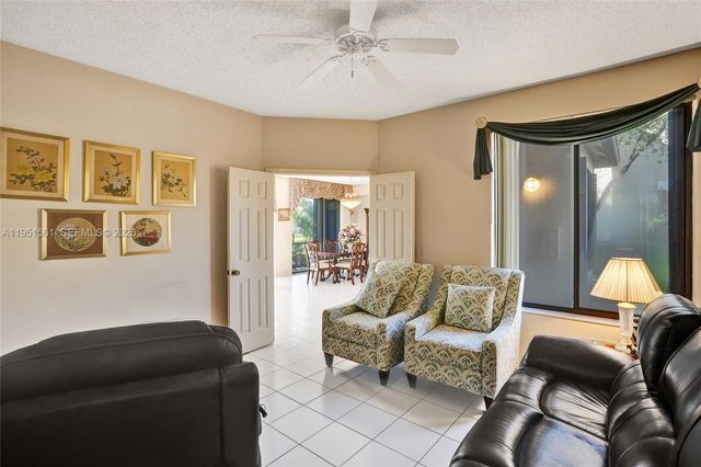10530 NW 10th St B-125, Plantation, FL 33322