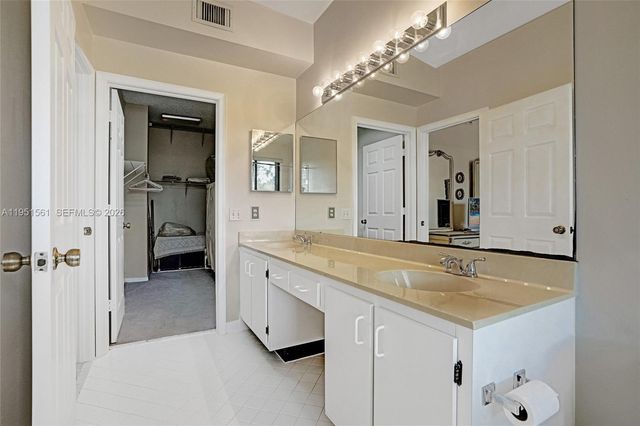 10530 NW 10th St B-125, Plantation, FL 33322