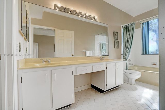 10530 NW 10th St B-125, Plantation, FL 33322