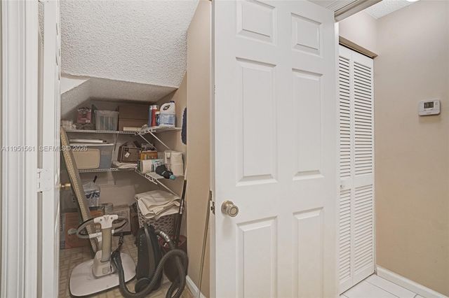 10530 NW 10th St B-125, Plantation, FL 33322