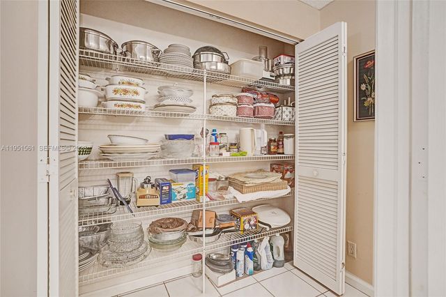 10530 NW 10th St B-125, Plantation, FL 33322