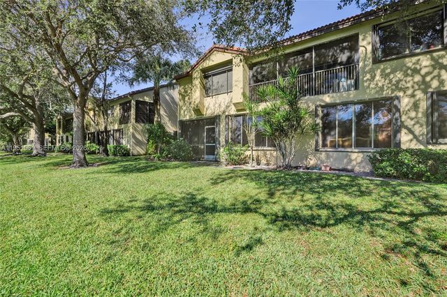 10530 NW 10th St B-125, Plantation, FL 33322