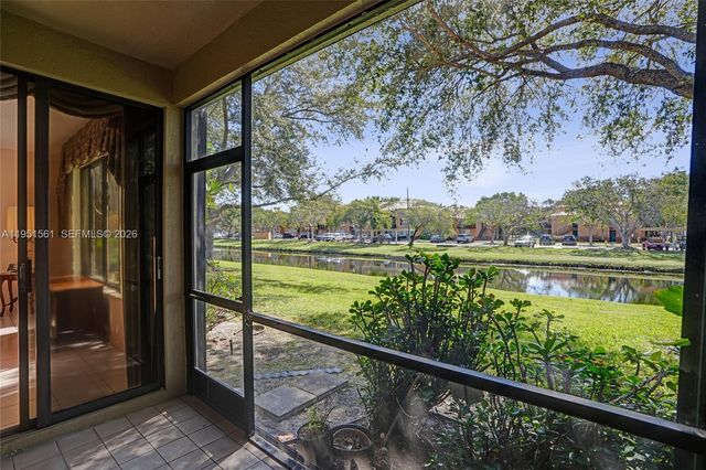 10530 NW 10th St B-125, Plantation, FL 33322