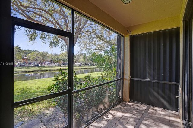 10530 NW 10th St B-125, Plantation, FL 33322