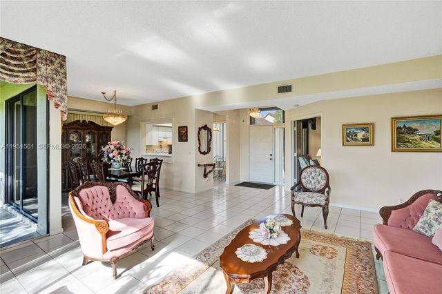 10530 NW 10th St B-125, Plantation, FL 33322