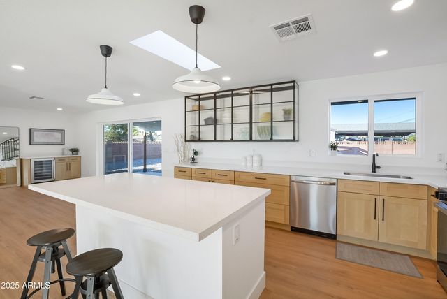 8829 N 17TH Avenue, Phoenix, AZ 85021