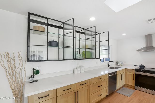 8829 N 17TH Avenue, Phoenix, AZ 85021