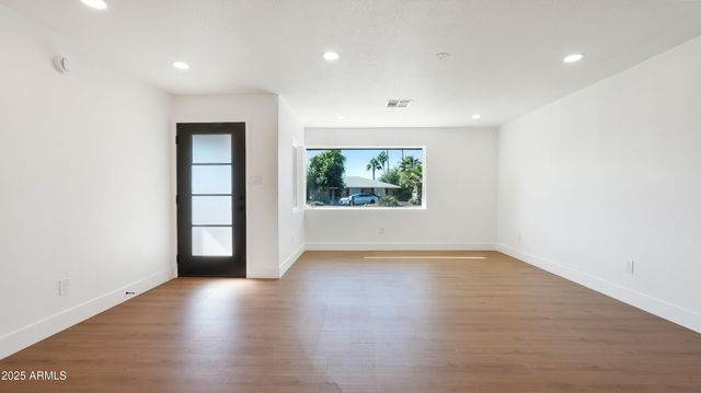 8829 N 17TH Avenue, Phoenix, AZ 85021