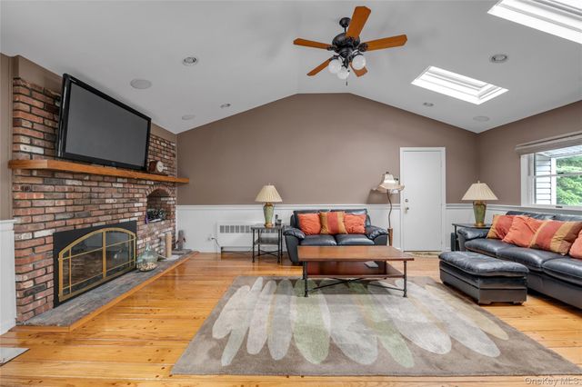 87 Teed Street, South Huntington, NY 11746