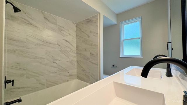 2935 Lafeuille Avenue, Cincinnati, OH 45211