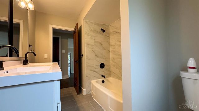 2935 Lafeuille Avenue, Cincinnati, OH 45211