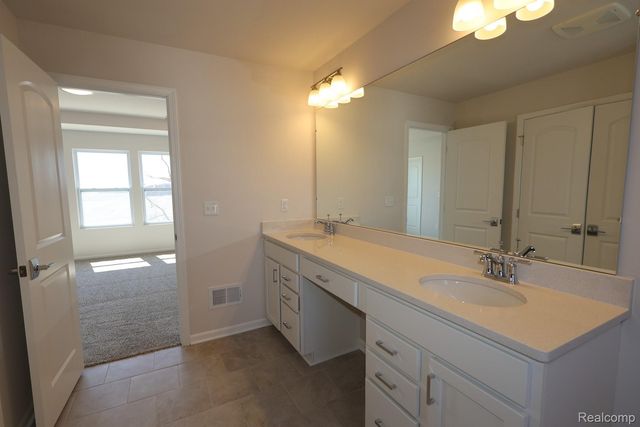 27138 Silo Drive, Saline, MI 48176
