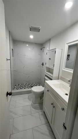 19025 NW 62nd Avenue 202, Hialeah, FL 33015