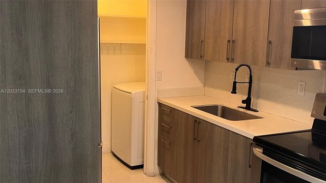 19025 NW 62nd Avenue 202, Hialeah, FL 33015
