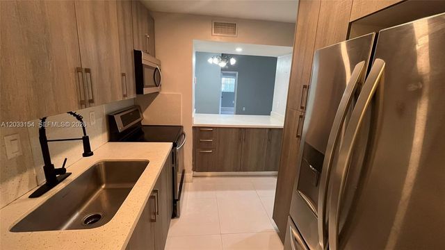 19025 NW 62nd Avenue 202, Hialeah, FL 33015