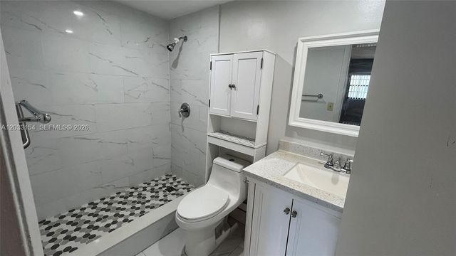 19025 NW 62nd Avenue 202, Hialeah, FL 33015