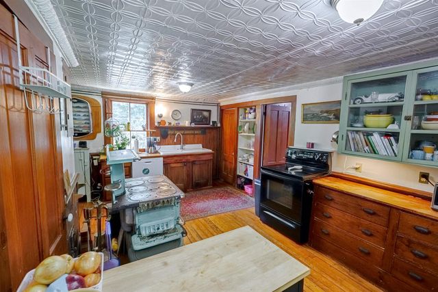 16 Francestown Road, Bennington, NH 03442