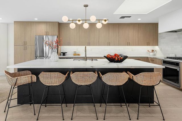 11 Sussex Court, Rancho Mirage, CA 92270