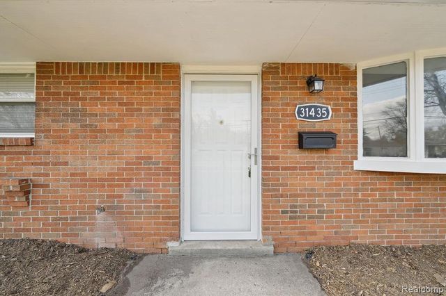 31435 Tyler Street, Wayne, MI 48184