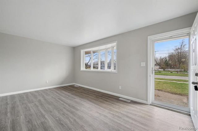 31435 Tyler Street, Wayne, MI 48184