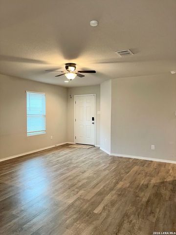 7515 Crestway Rdg, San Antonio, TX 78244