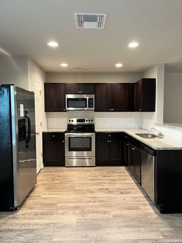 7515 Crestway Rdg, San Antonio, TX 78244