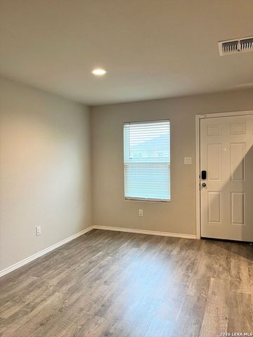 7515 Crestway Rdg, San Antonio, TX 78244