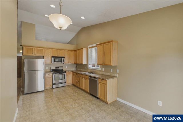 900 Trinity St NE, Albany, OR 97322