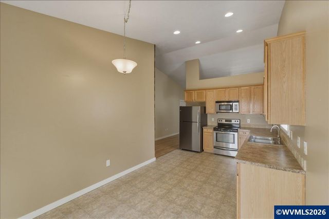 900 Trinity St NE, Albany, OR 97322