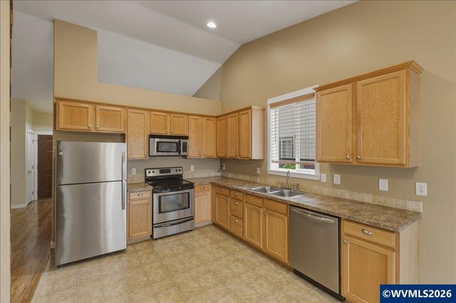 900 Trinity St NE, Albany, OR 97322