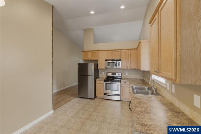 900 Trinity St NE, Albany, OR 97322