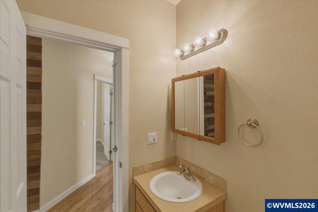 900 Trinity St NE, Albany, OR 97322