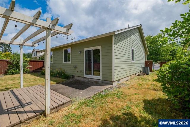900 Trinity St NE, Albany, OR 97322