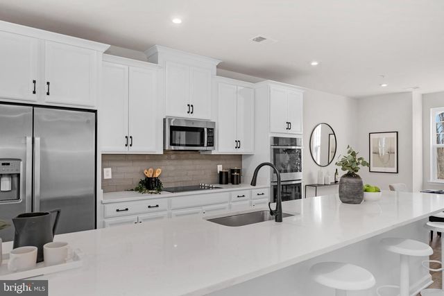 10439 JOHN GLENN ST, Lanham, MD 20706