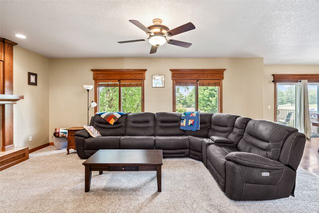 4850 Andrews Place, Pleasant Hill, IA 50327