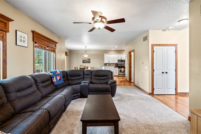 4850 Andrews Place, Pleasant Hill, IA 50327