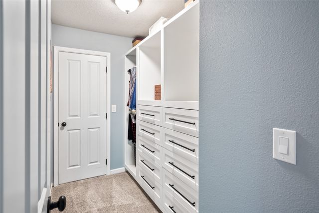 4850 Andrews Place, Pleasant Hill, IA 50327