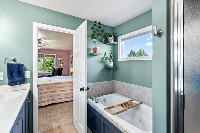 4850 Andrews Place, Pleasant Hill, IA 50327