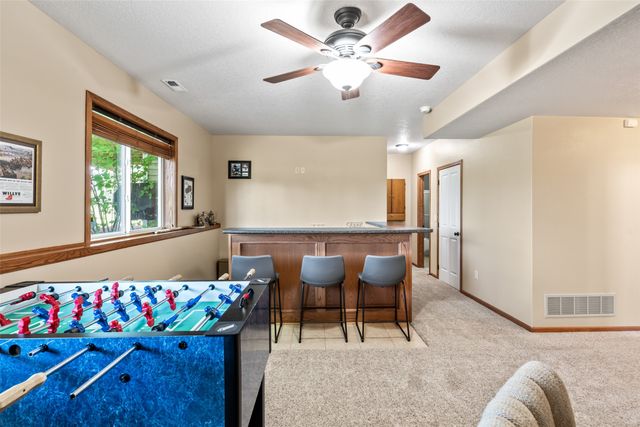 4850 Andrews Place, Pleasant Hill, IA 50327