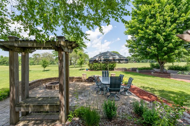 4850 Andrews Place, Pleasant Hill, IA 50327