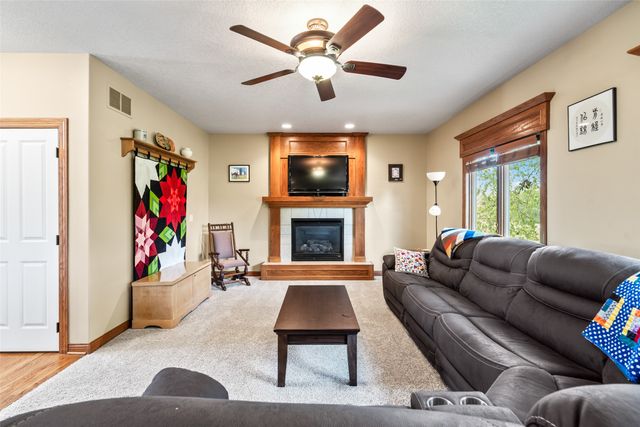 4850 Andrews Place, Pleasant Hill, IA 50327